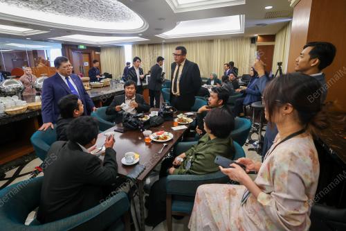 TAN SRI JOHARI ABDUL