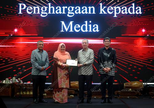DATUK SERI FADILLAH YUSOF
