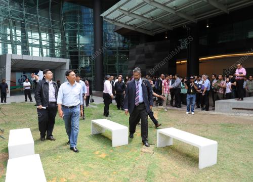 KL42_24022015_PITCHING_CENTRE