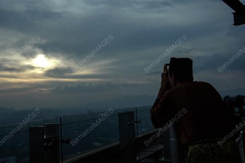 KL42_24062017_BULAN