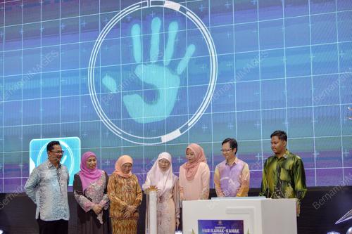 DATUK SERI DR WAN AZIZAH WAN ISMAIL