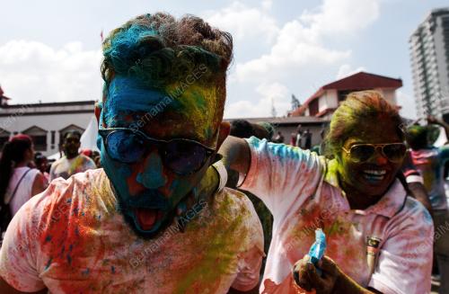 KL42_25032017_HOLI