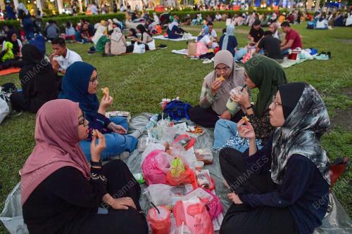 BUKA PUASA DATARAN MERDEKA