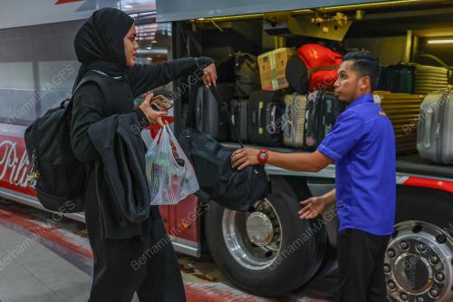 WARGA KOTA PULANG KE KAMPUNG HALAMAN