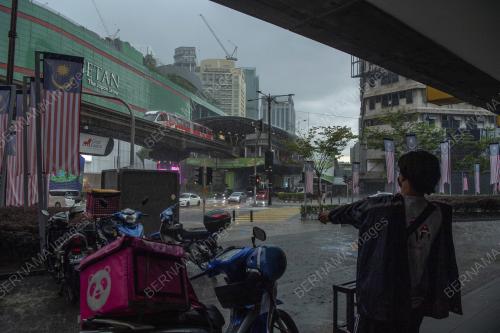TINJAUAN DI IBU KOTA