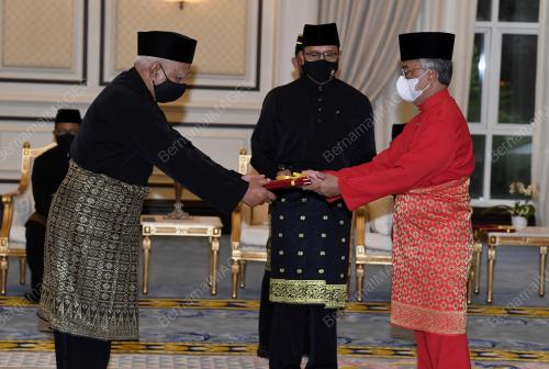 AL SULTAN ABDULLAH RIAYATUDDIN AL MUSTAFA BILLAH SHAH