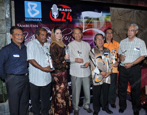 KL42_29092012_RADIO_24