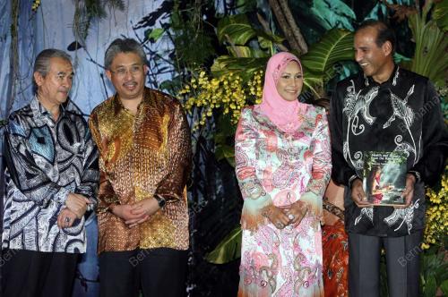 TUANKU NUR ZAHIRAH
