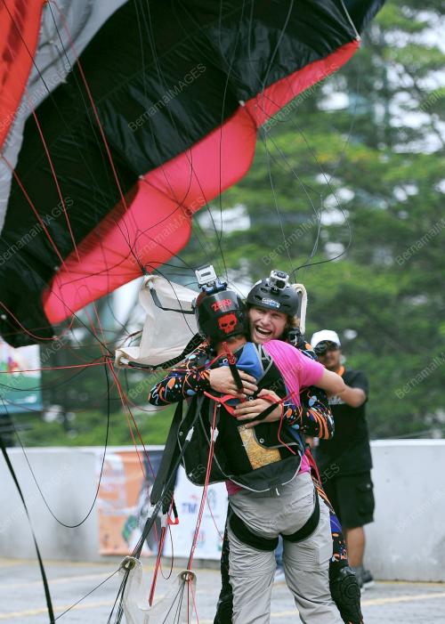 KL42_30092012_BASE_JUMP