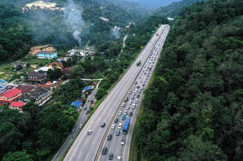 ALIRAN TRAFIK MENGHALA PUSAT BANDAR