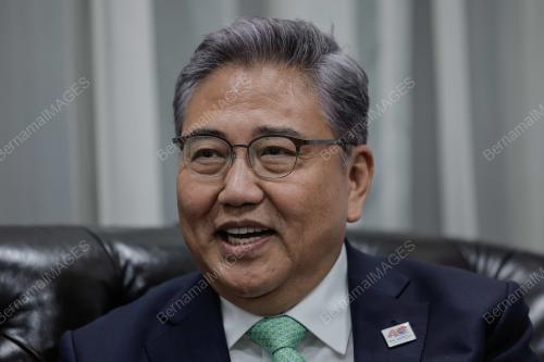 PARK JIN