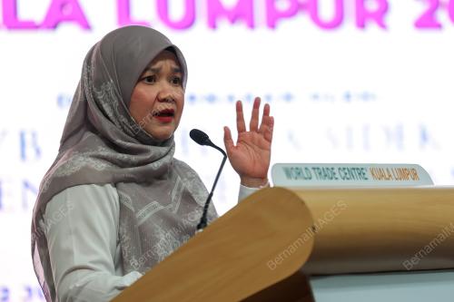 FADHLINA SIDEK