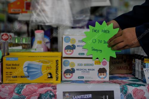 MEMPERKASAKAN SEKTOR KESIHATAN DAN PELANCONGAN NEGARA
