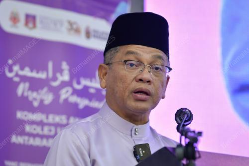 DATUK DR MOHD NA'IM MOKHTAR