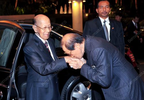 KL43_03052012_AGONG