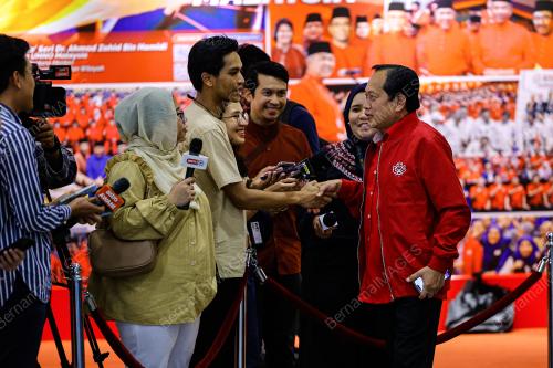 DATUK SERI AHMAD MASLAN