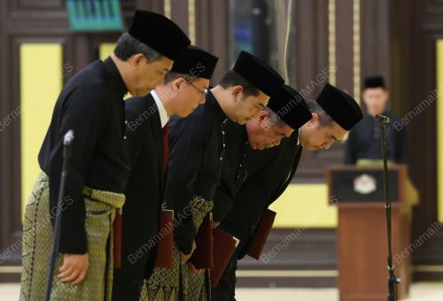 ANGKAT SUMPAH JEMAAH MENTERI