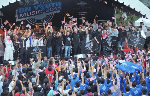 KL43_04032012_PM_YOUTH