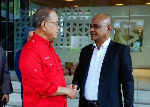 DATUK SERI WAN ROSDY WAN ISMAIL