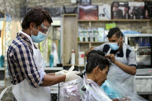 PEKERJA KEDAI GUNTING RAMBUT