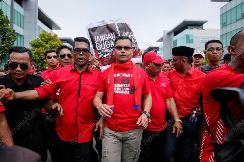 KL43_05112016_BAJU_MERAH