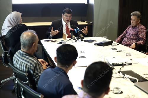 TAN SRI JOHARI ABDUL