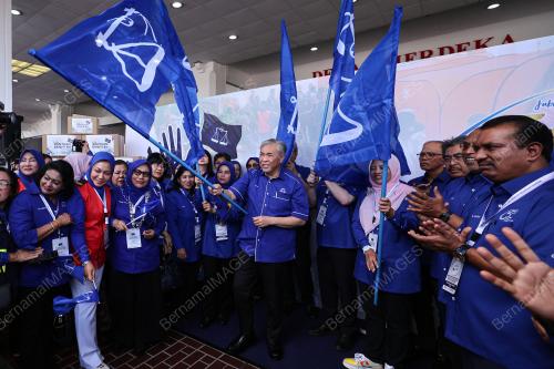 DATUK SERI DR NORAINI AHMAD