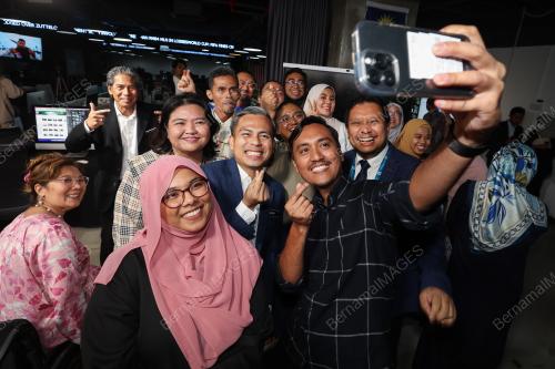 FAHMI FADZIL