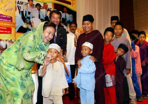 DATIN SERI ROSMAH MANSOR