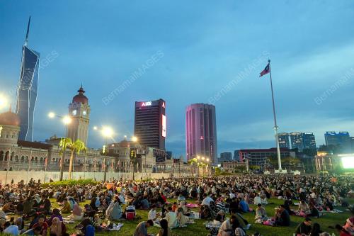 BERBUKA PUASA DI DATARAN MERDEKA