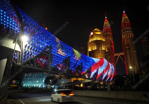MENARA BERKEMBAR PETRONAS TAHUN BARU CINA