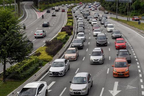 JALAN JALAN UTAMA SEKITAR KL SESAK SUSULAN PELAKSANAAN SEMULA PKP ESOK