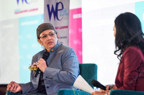 DATUK HANIFAH HAJAR TAIB