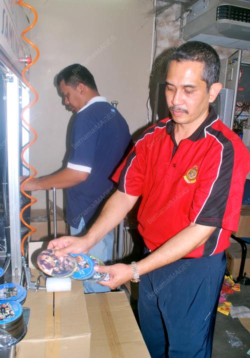 JOHARI YAACOB