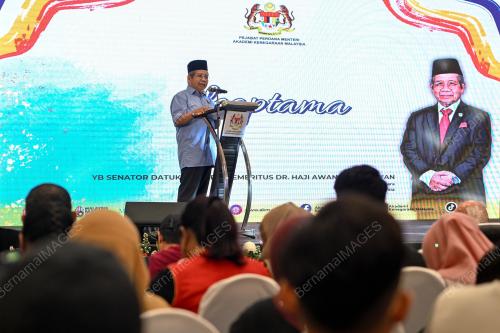 DATUK SERI DR AWANG SARIYAN