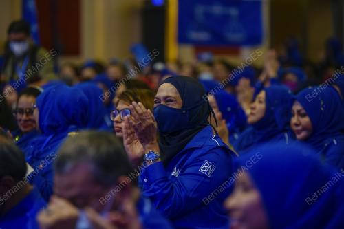 KONVENSYEN WANITA BN