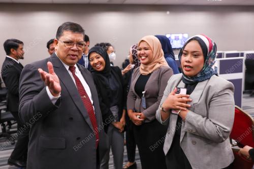 TAN SRI JOHARI ABDUL