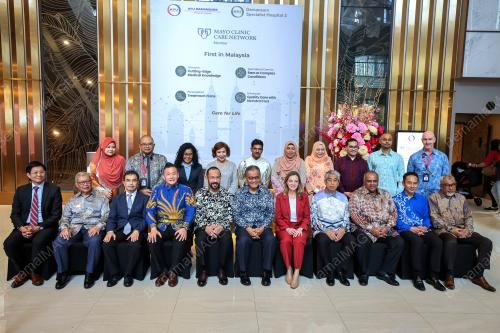 DATUK SERI DR DZULKEFLY AHMAD