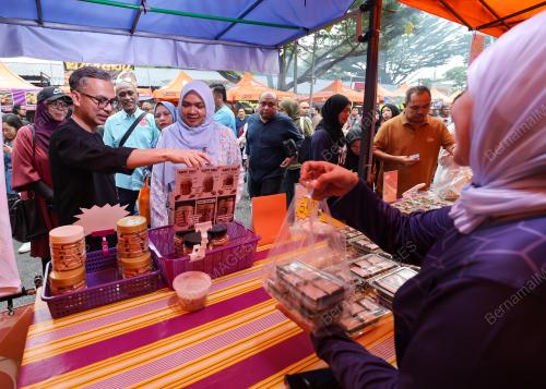 DATUK FAHMI FADZIL