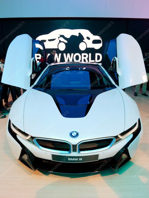 KL43_16042015_BMW_i8
