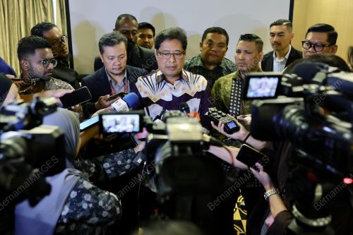 TAN SRI AZAM BAKI