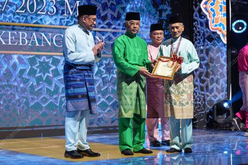 AL-SULTAN ABDULLAH RI'AYATUDDIN AL-MUSTAFA BILLAH SHAH