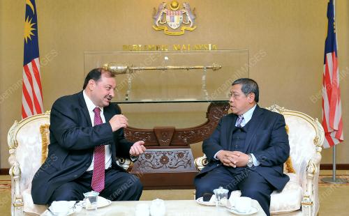 KL43_19112013_PANDIKAR_AMIN