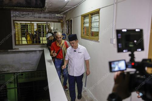 DATUK DR MOHD NA'IM MOKHTAR