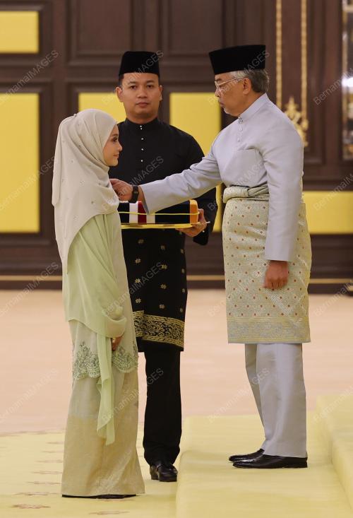 AL-SULTAN ABDULLAH RI'AYATUDDIN AL-MUSTAFA BILLAH SHAH