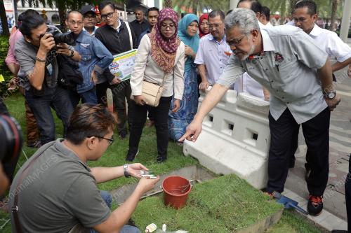 KL43_20082018_KHALID_SAMAD_BN201808186165