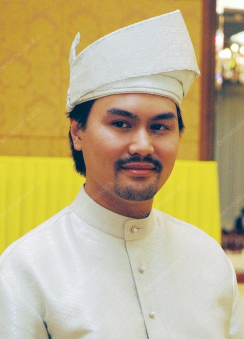 TUNKU ALI REDHAUDDIN TUANKU MUHRIZ