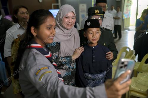 FADHLINA SIDEK