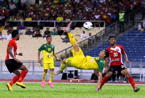 KL43_21082015_BOLA