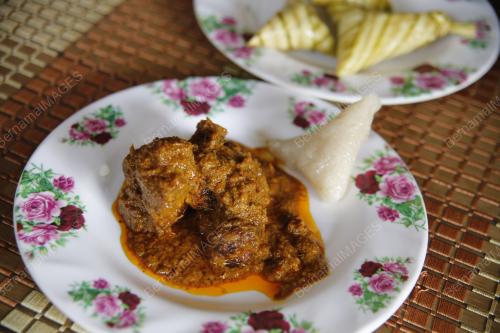 PROSES PENYEDIAAN KETUPAT PALAS
